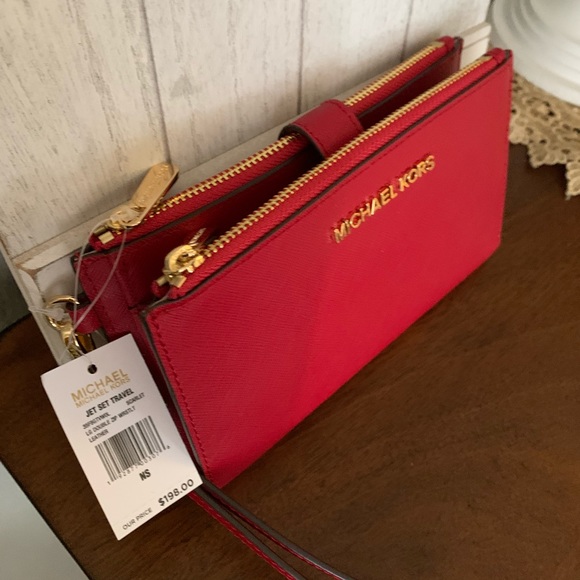 ♥️ 3 in 1 MK wallet/ phone holder/ wirstlet - Picture 2 of 5